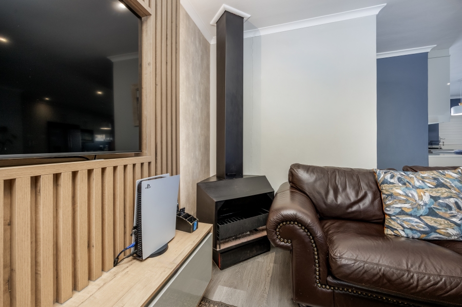 4 Bedroom Property for Sale in Wellway Park Western Cape